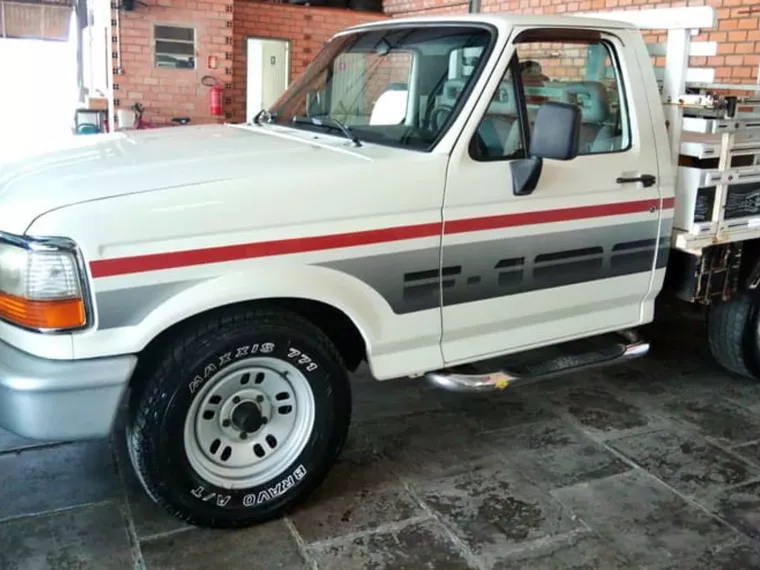 Ford F-1000 Branco 1