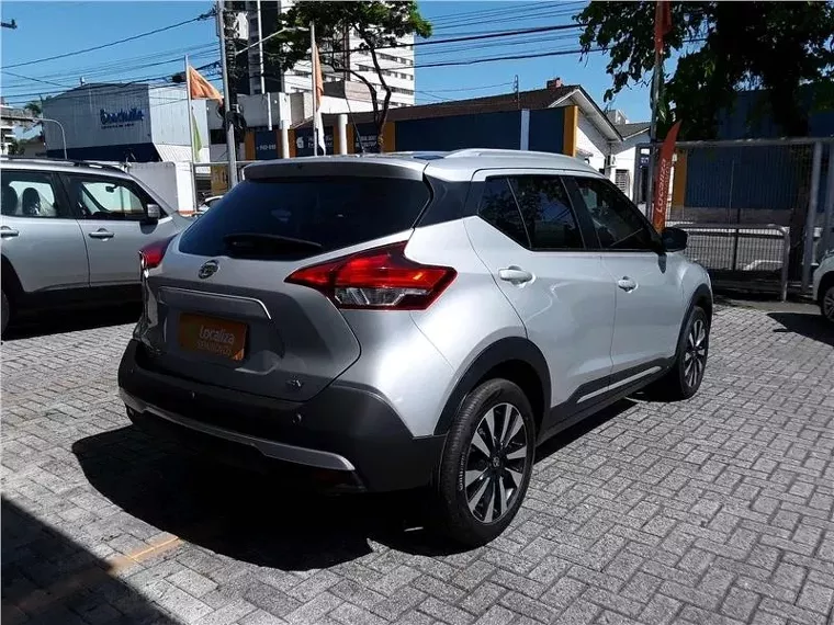 Nissan Kicks Prata 6