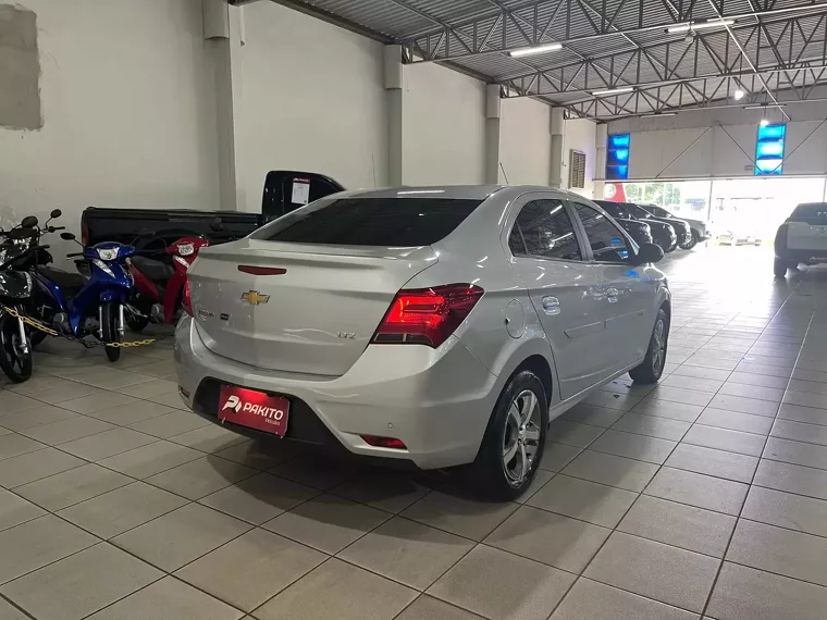 Chevrolet Prisma Prata 5