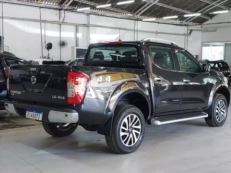 Nissan Frontier Preto 5