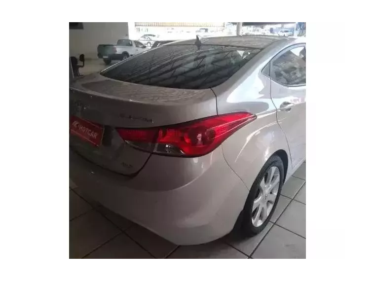 Hyundai Elantra Prata 5