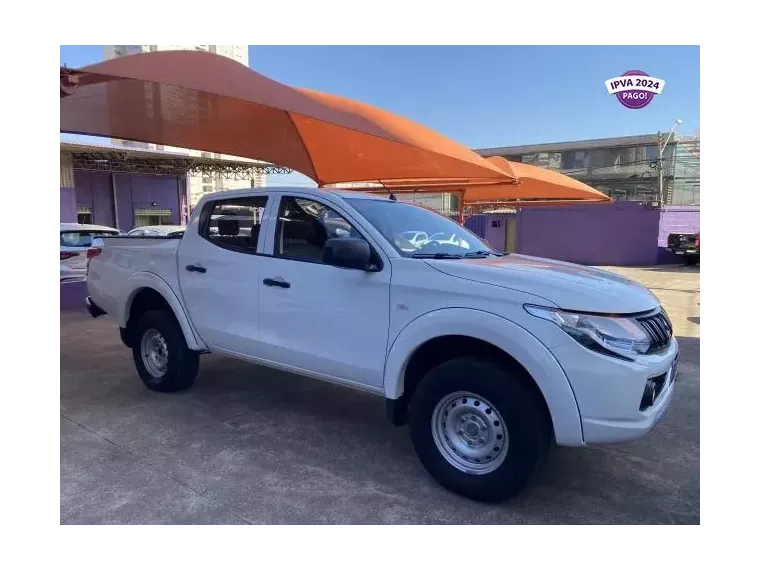 Mitsubishi L200 Branco 7