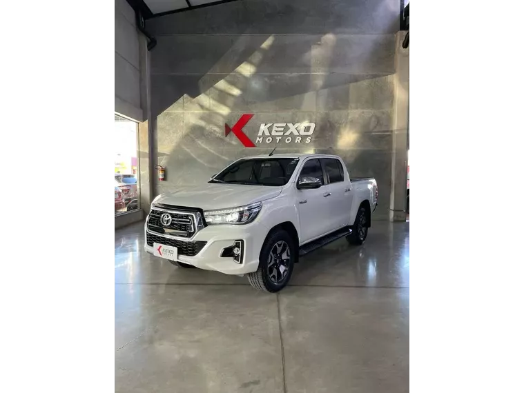 Toyota Hilux Branco 15