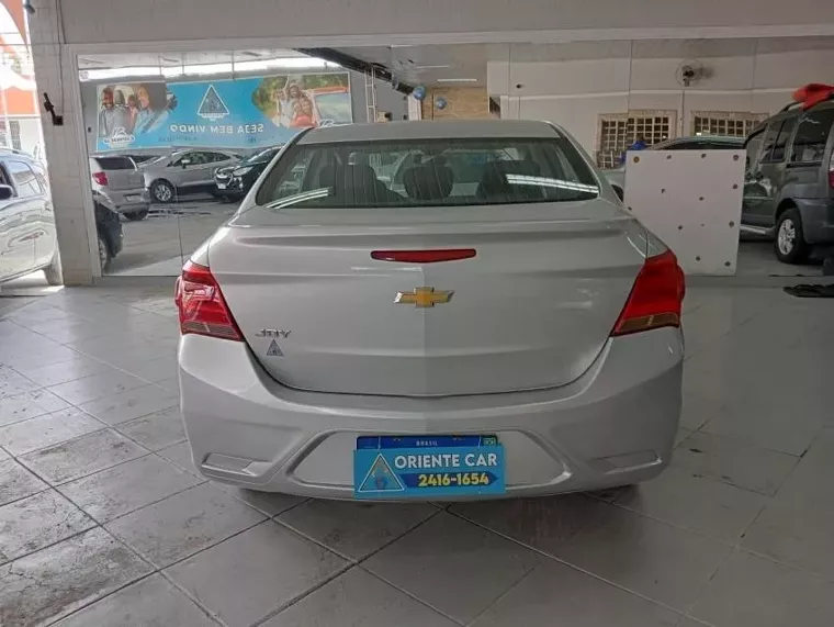 Chevrolet Onix Prata 5