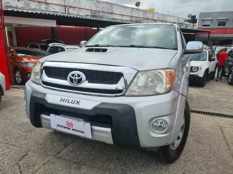 Toyota Hilux Prata 11