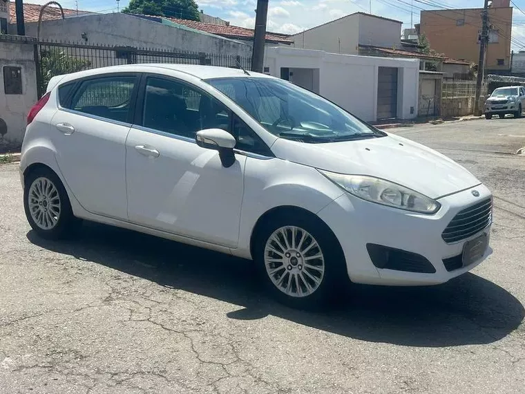 Ford Fiesta Branco 1