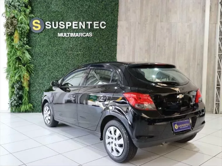 Chevrolet Onix Preto 8