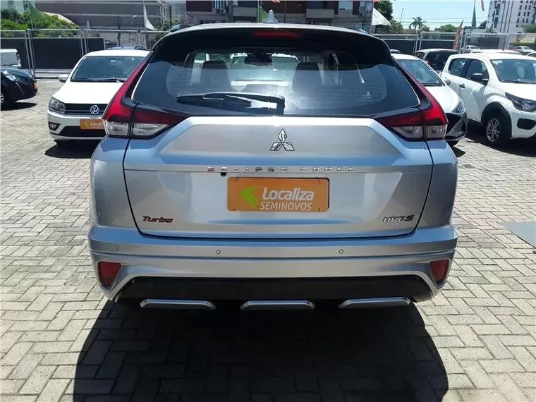 Mitsubishi Eclipse Cross Prata 2