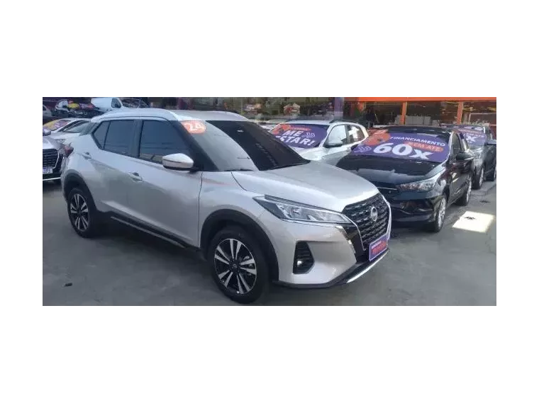 Nissan Kicks Prata 2