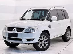 Mitsubishi Pajero TR4