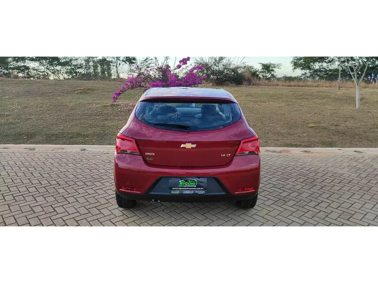 Chevrolet Onix Vinho 7