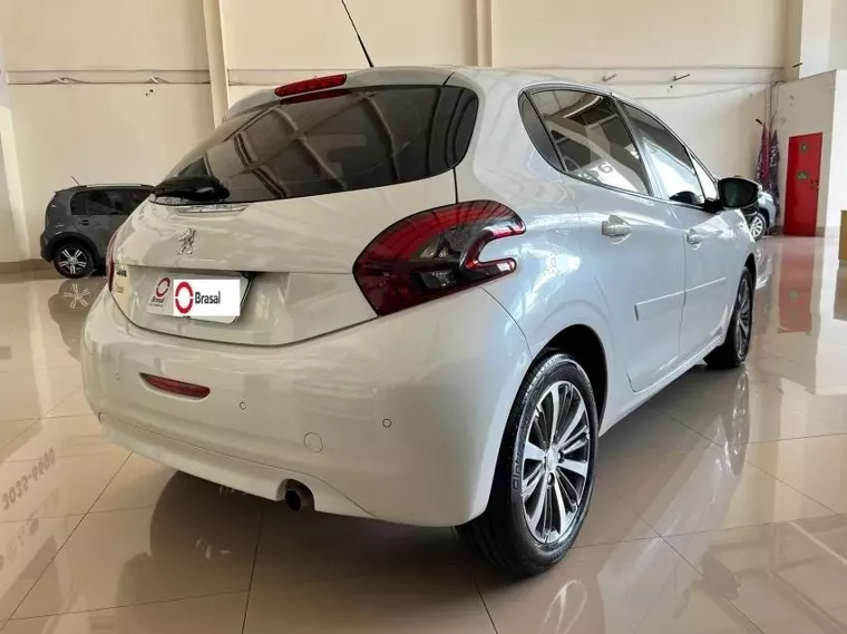 Peugeot 208 Branco 8