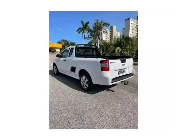 Chevrolet Montana Branco 2