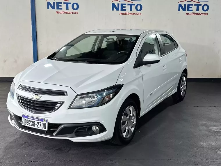 Chevrolet Onix Branco 1