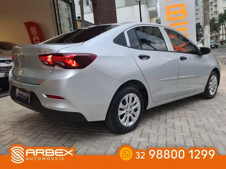 Chevrolet Onix Prata 15