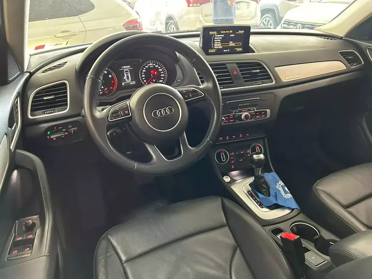 Audi Q3 Prata 3