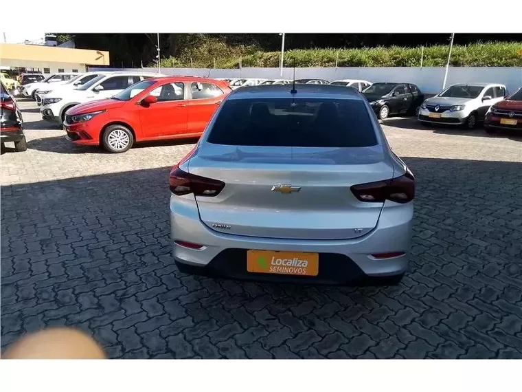 Chevrolet Onix Prata 13