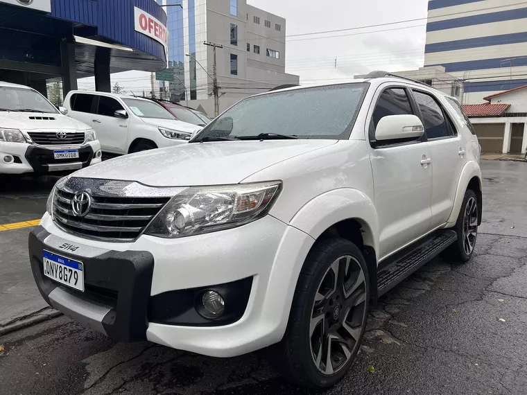 Toyota Hilux SW4 Branco 2