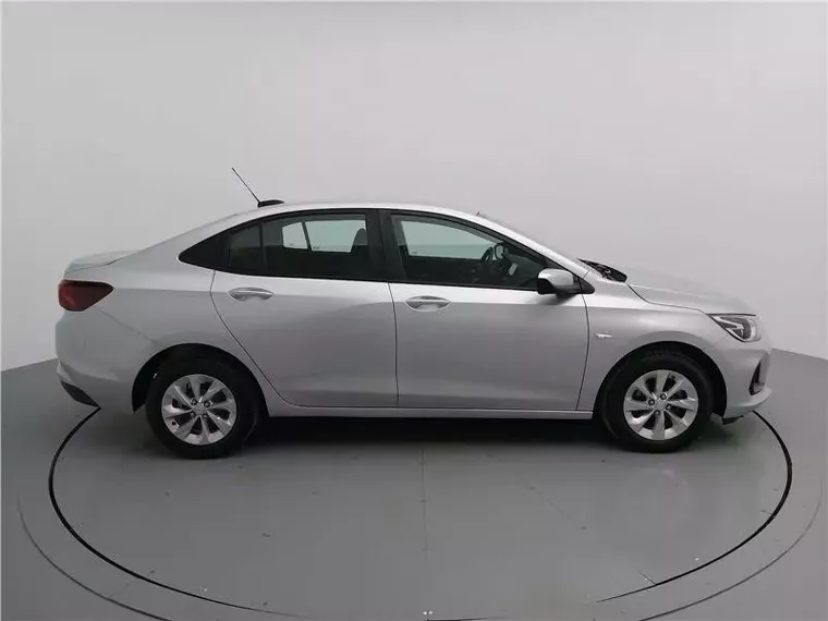 Chevrolet Onix Prata 18