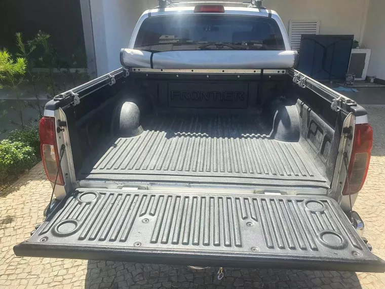 Nissan Frontier Prata 26