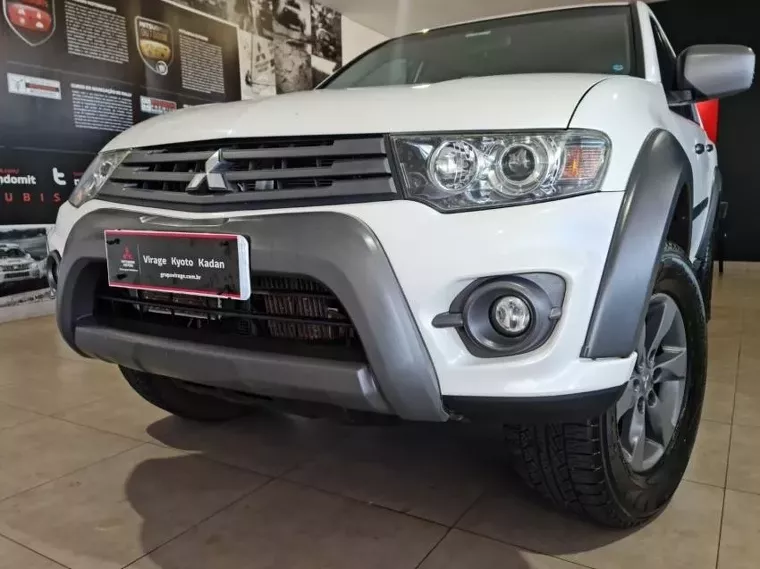 Mitsubishi Pajero Branco 1