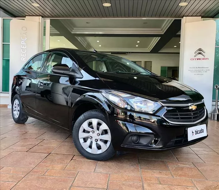 Chevrolet Onix Preto 4