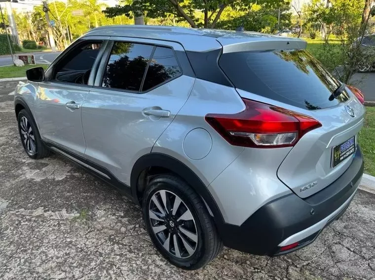 Nissan Kicks Prata 3