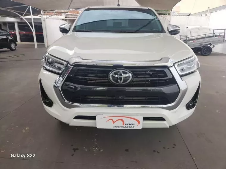 Toyota Hilux Branco 4