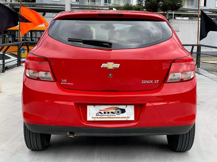 Chevrolet Onix Vermelho 23