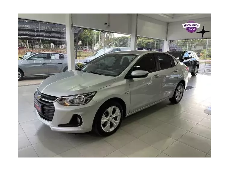 Chevrolet Onix Prata 4