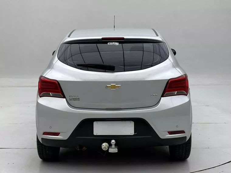 Chevrolet Onix Prata 8