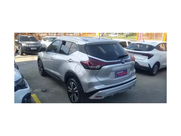 Nissan Kicks Prata 5