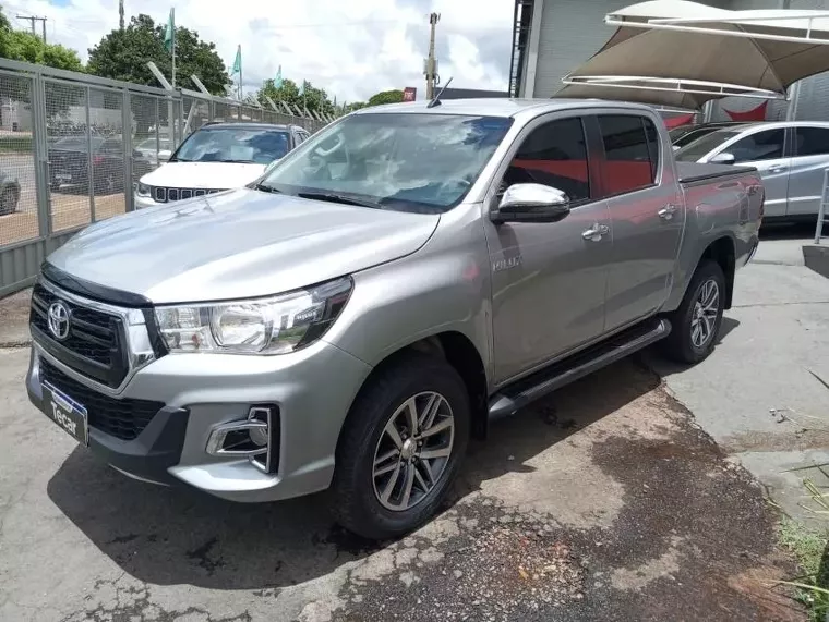 Toyota Hilux Prata 8