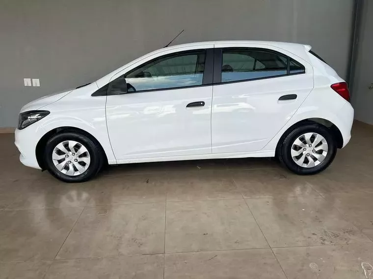 Chevrolet Onix Branco 9