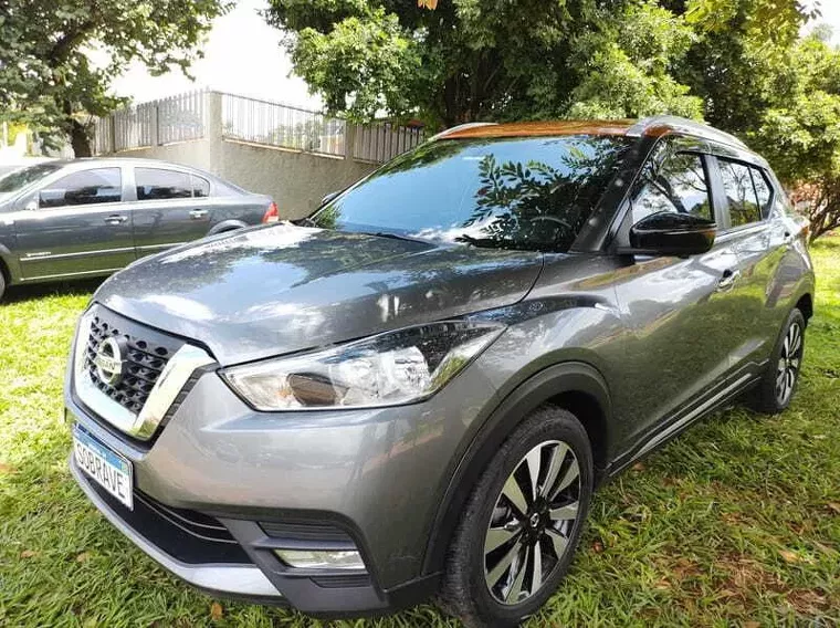 Nissan Kicks Cinza 5