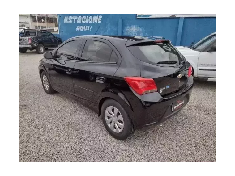 Chevrolet Onix Preto 1