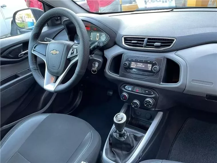 Chevrolet Onix Preto 8