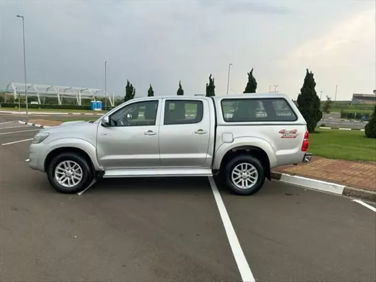 Toyota Hilux Prata 14