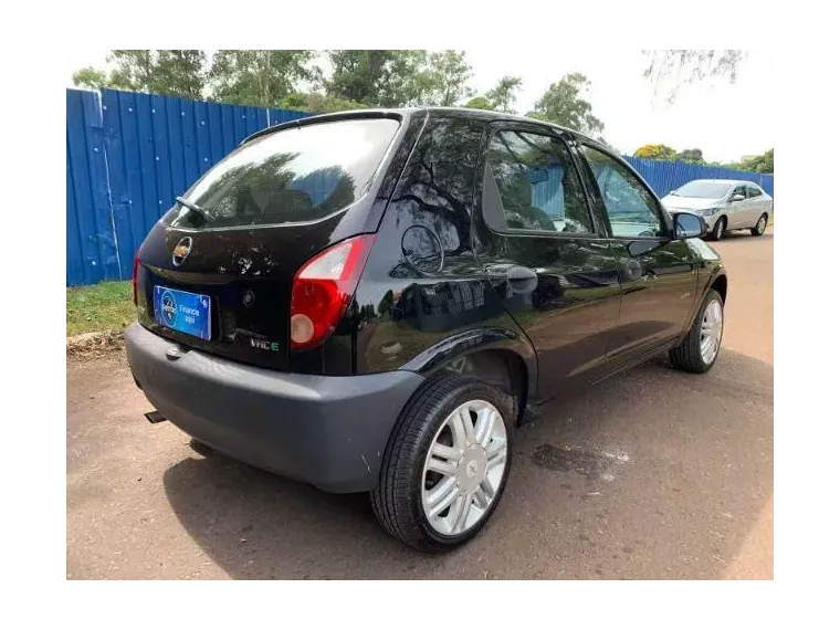 Chevrolet Celta Preto 9