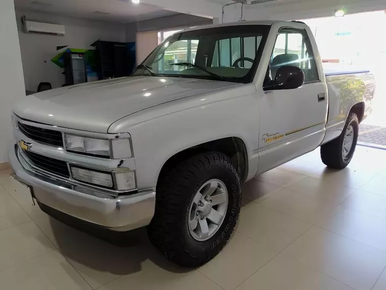 Chevrolet Silverado Prata 4