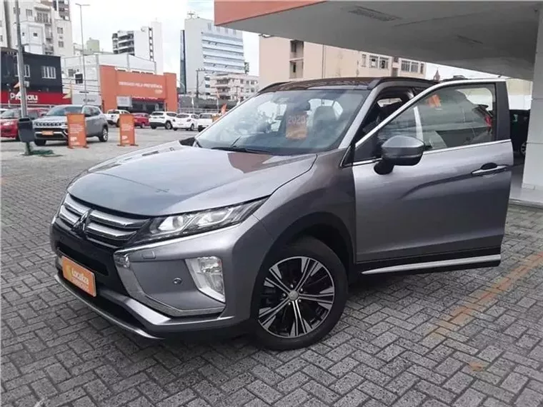 Mitsubishi Eclipse Cross Cinza 3