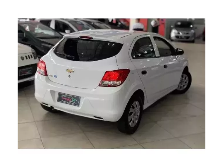 Chevrolet Onix Branco 4