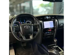 Toyota Hilux SW4