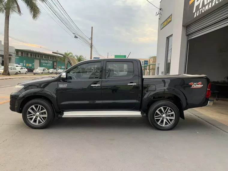 Toyota Hilux Preto 4