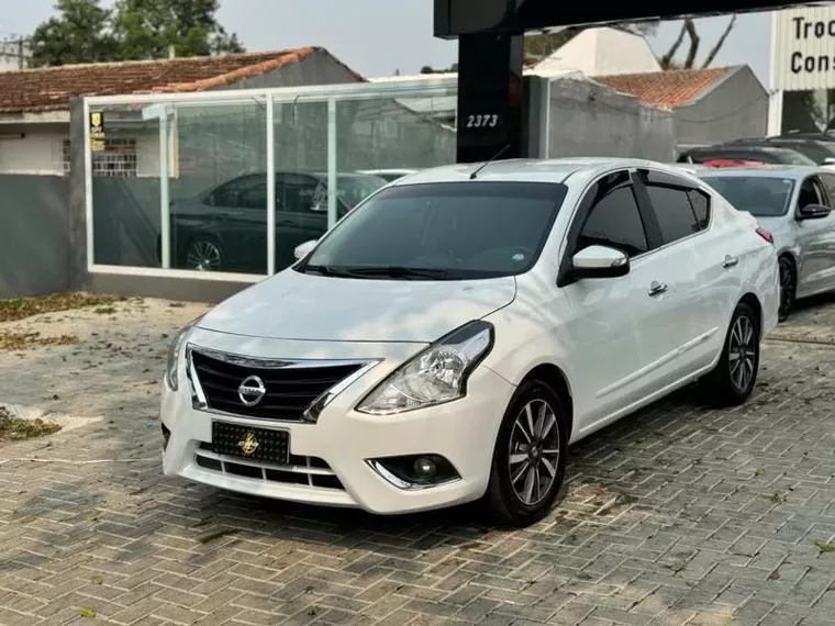 Nissan Versa Branco 1