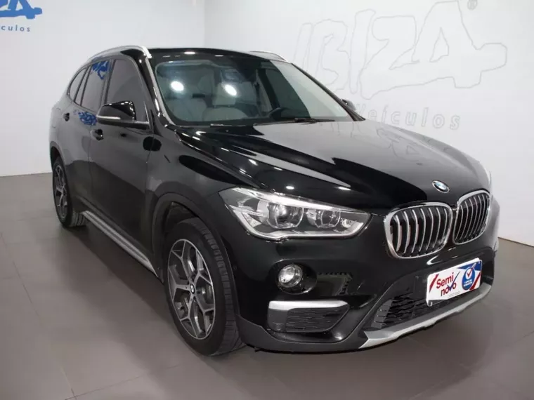 BMW X1 Preto 18