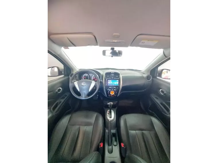 Nissan Versa Branco 9