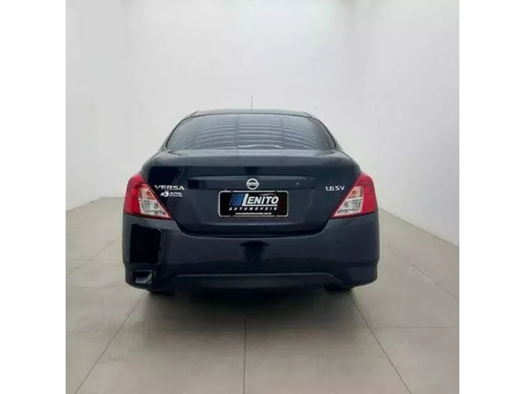 Nissan Versa Preto 3