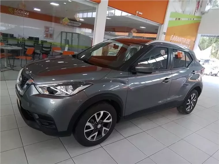 Nissan Kicks Cinza 4