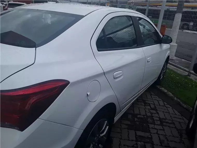 Chevrolet Onix Branco 5